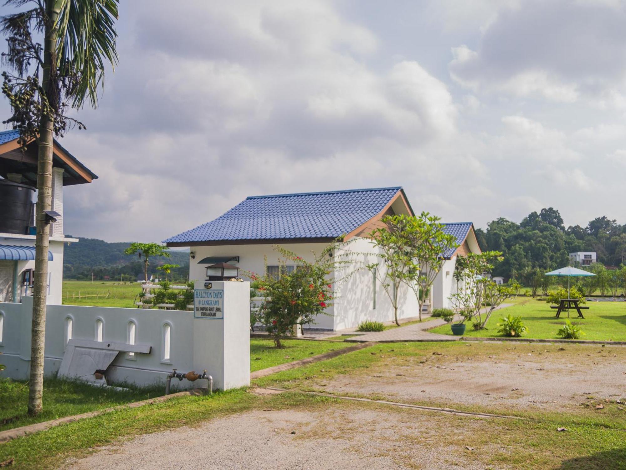 Halcyon Days @ Langkawi Apartamento Pantai Cenang  Exterior foto